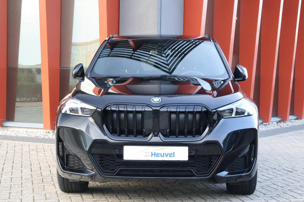 BMW X1 xDrive25e | M-sport | Stoelverwarming | Trekhaak | HUD | Driving Ass. Prof. | 360° Camera 50078547-1.jpg | Van den Heuvel Auto's B.V.