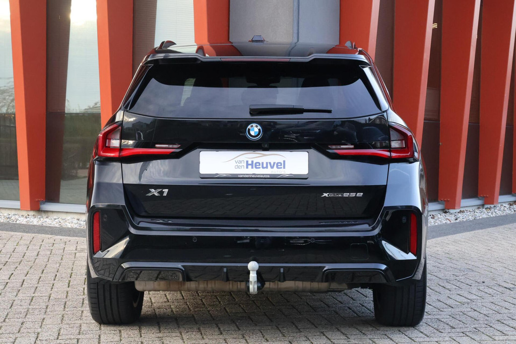 BMW X1 xDrive25e | M-sport | Stoelverwarming | Trekhaak | HUD | Driving Ass. Prof. | 360° Camera 50078547-3.jpg | Van den Heuvel Auto's B.V.