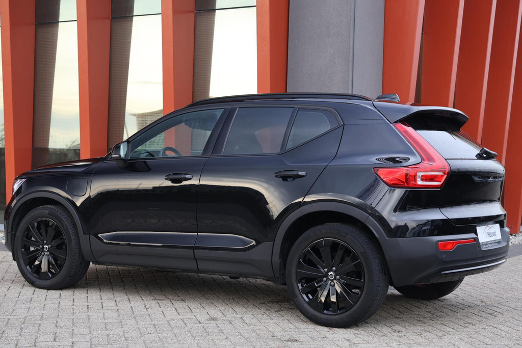 Volvo XC40 T4 Recharge Black Edition | Stoelverwarming | Parkeercamera | Harman Kardon | Memory Stoelen | Keyless | Glossy Black 50782796-2.jpg | Van den Heuvel Auto's B.V.