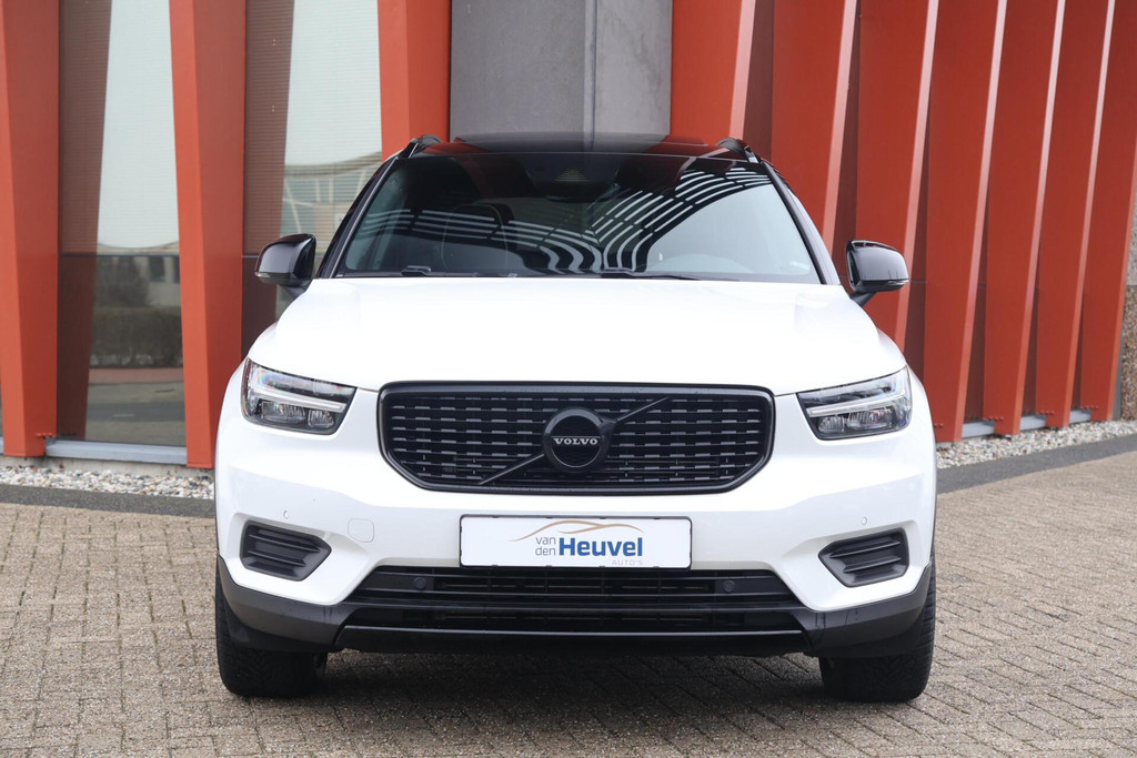Volvo XC40 T4 Recharge R-Design | Stoelverwarming | Trekhaak | Panoramadak | Parkeercamera | Glossy Black | Keyless 50868901-1.jpg | Van den Heuvel Auto's B.V.
