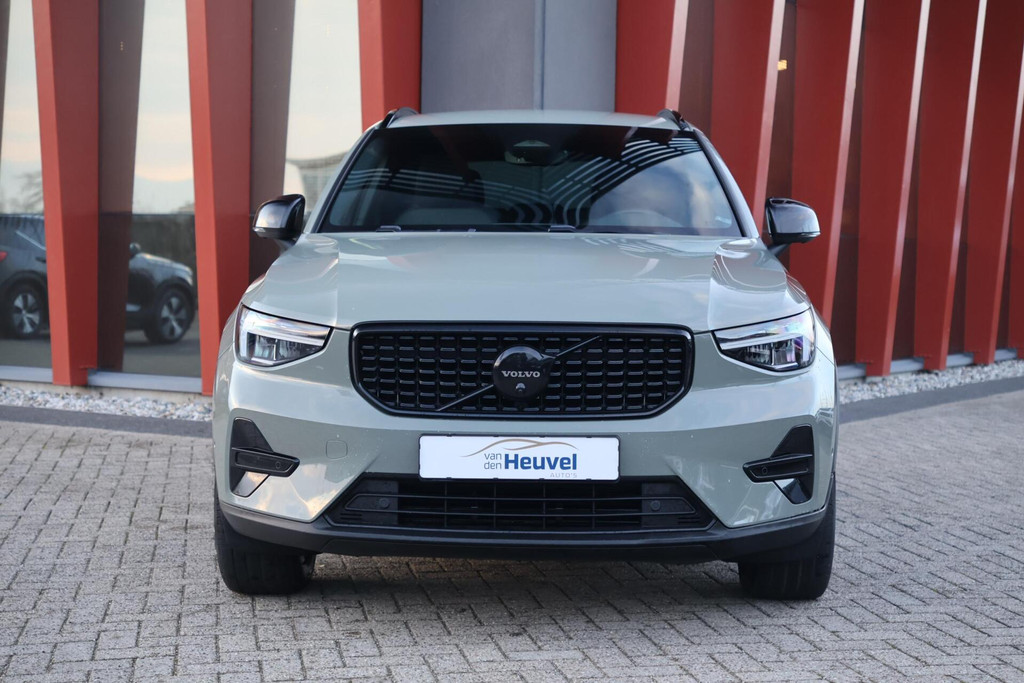 Volvo XC40 B3 Plus Dark | Stoelverwarming | 360° Camera | H/K | Memory Stoelen | Glossy Black 51005186-1.jpg | Van den Heuvel Auto's B.V.