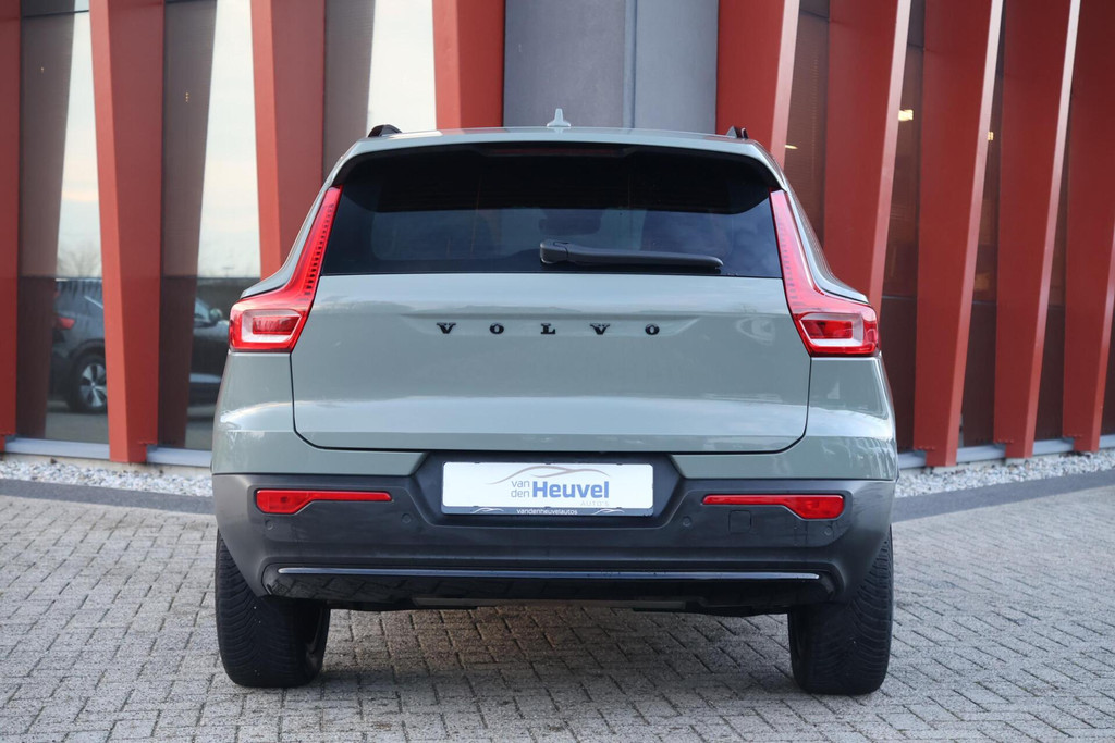 Volvo XC40 B3 Plus Dark | Stoelverwarming | 360° Camera | H/K | Memory Stoelen | Glossy Black 51005186-3.jpg | Van den Heuvel Auto's B.V.