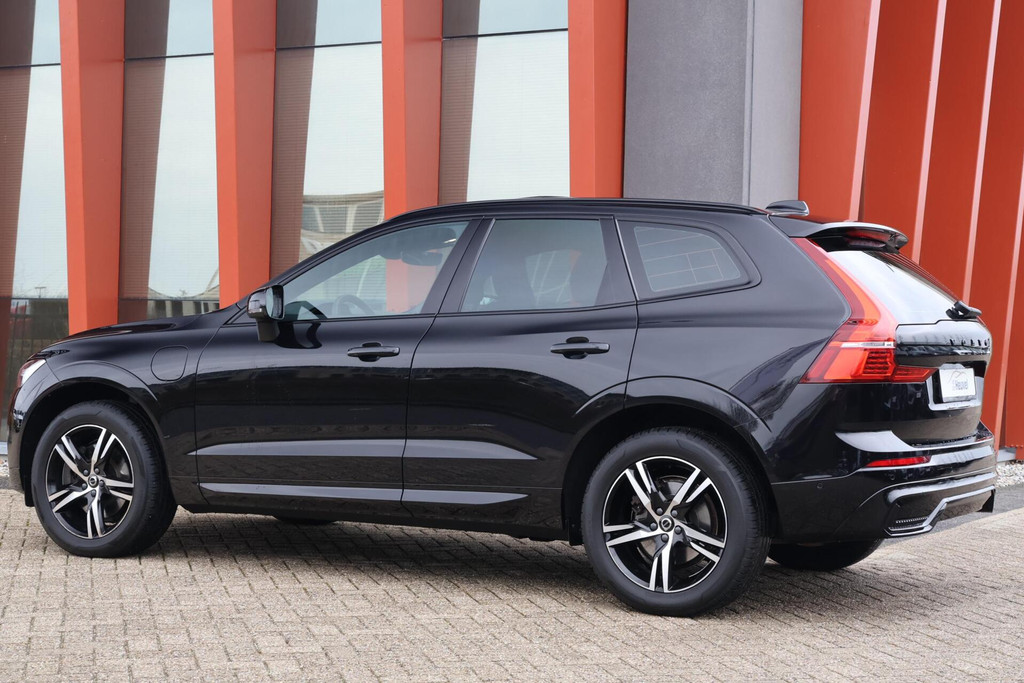 Volvo XC60 T6 Recharge AWD R-Design | Stoelverwarming | Parkeercamera | Panoramadak | Keyless | Glossy Black 51169033-2.jpg | Van den Heuvel Auto's B.V.