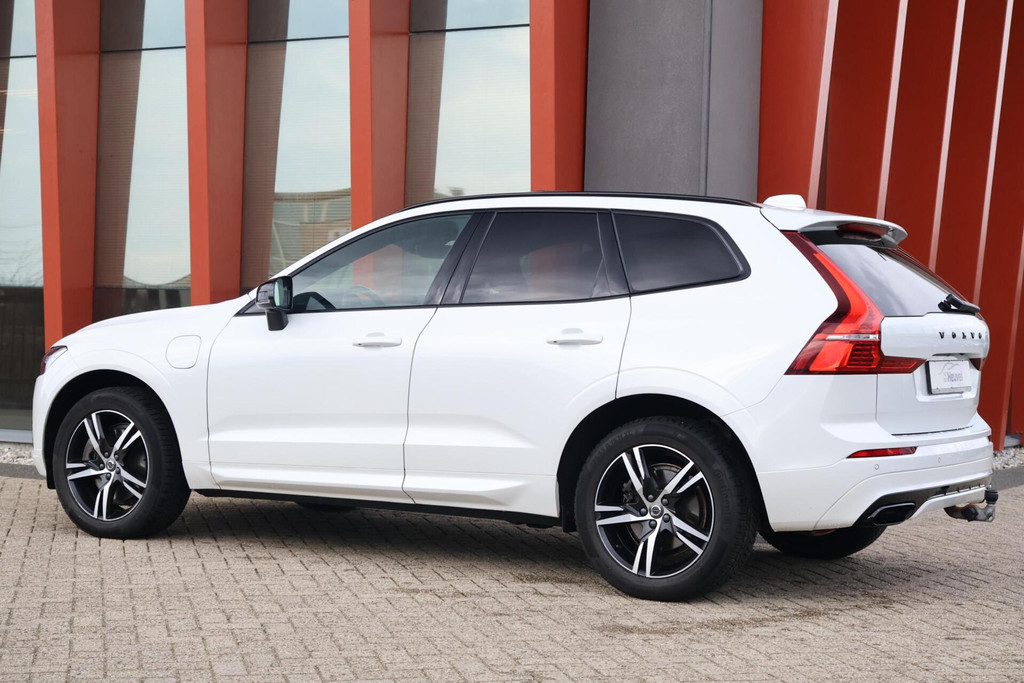 Volvo XC60 T6 Recharge AWD R-Design | Stoelverwarming | Trekhaak | Panoramadak | Parkeercamera | BLIS | Pilot Assist | Keyless 51667717-2.jpg | Van den Heuvel Auto's B.V.