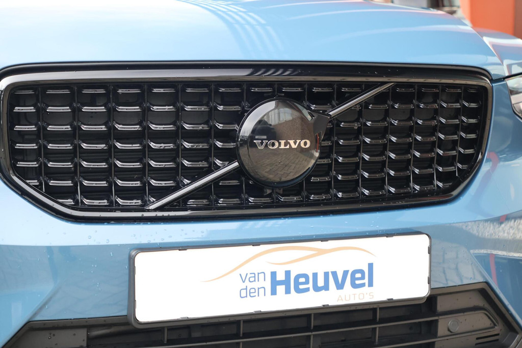 Volvo XC40 T5 Recharge Plus Dark | Stoelverwarming | Trekhaak | Parkeercamera | H/K | Glossy Black | Keyless 51668995-4.jpg | Van den Heuvel Auto's B.V.