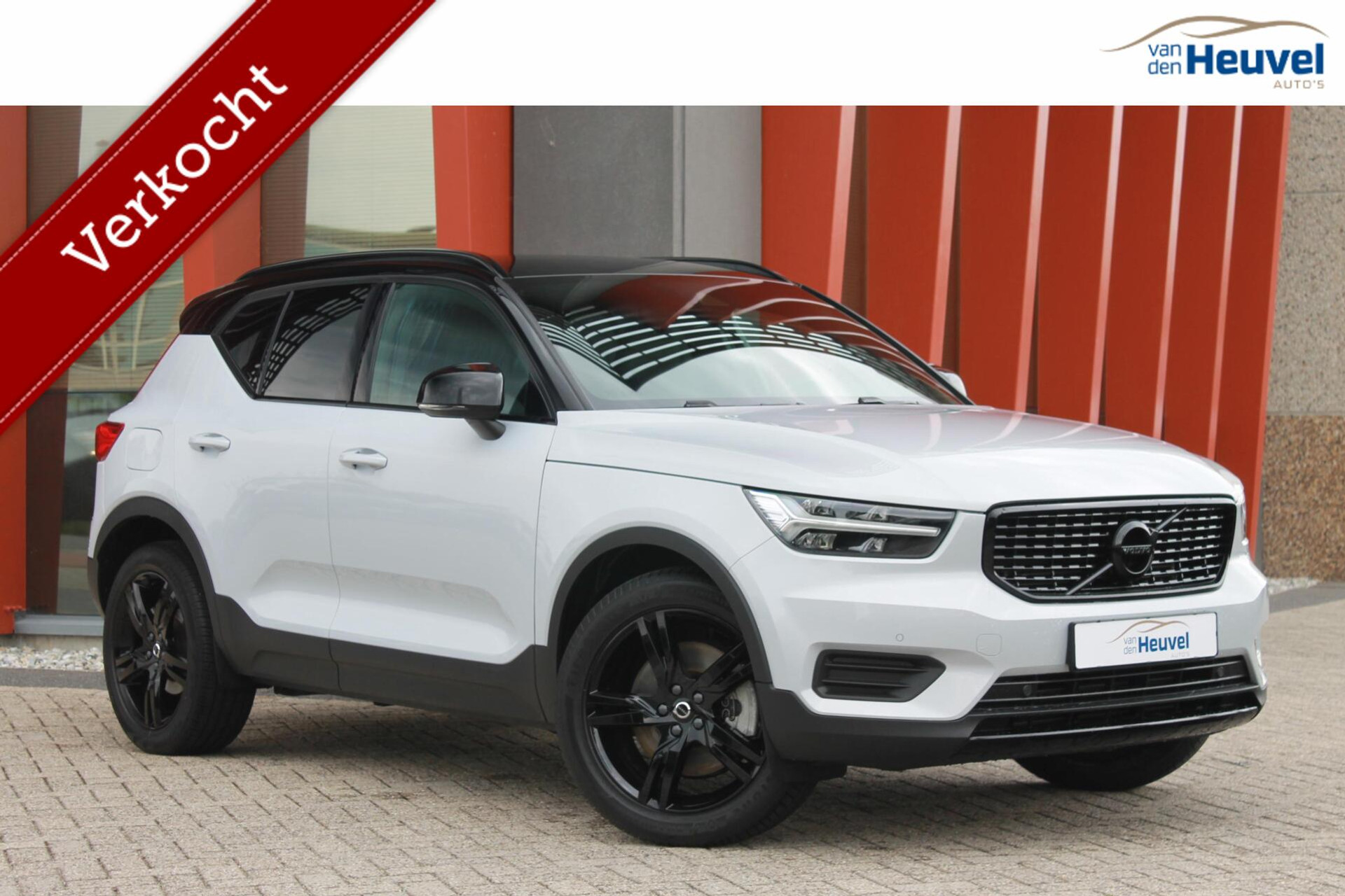 Volvo XC40 T4 Recharge R-Design | Parkeercamera | Stoelverwarming | Leder | Electr. Stoelen | Glossy Black | Keyless 45100562-0.jpg | Van den Heuvel Auto's B.V.