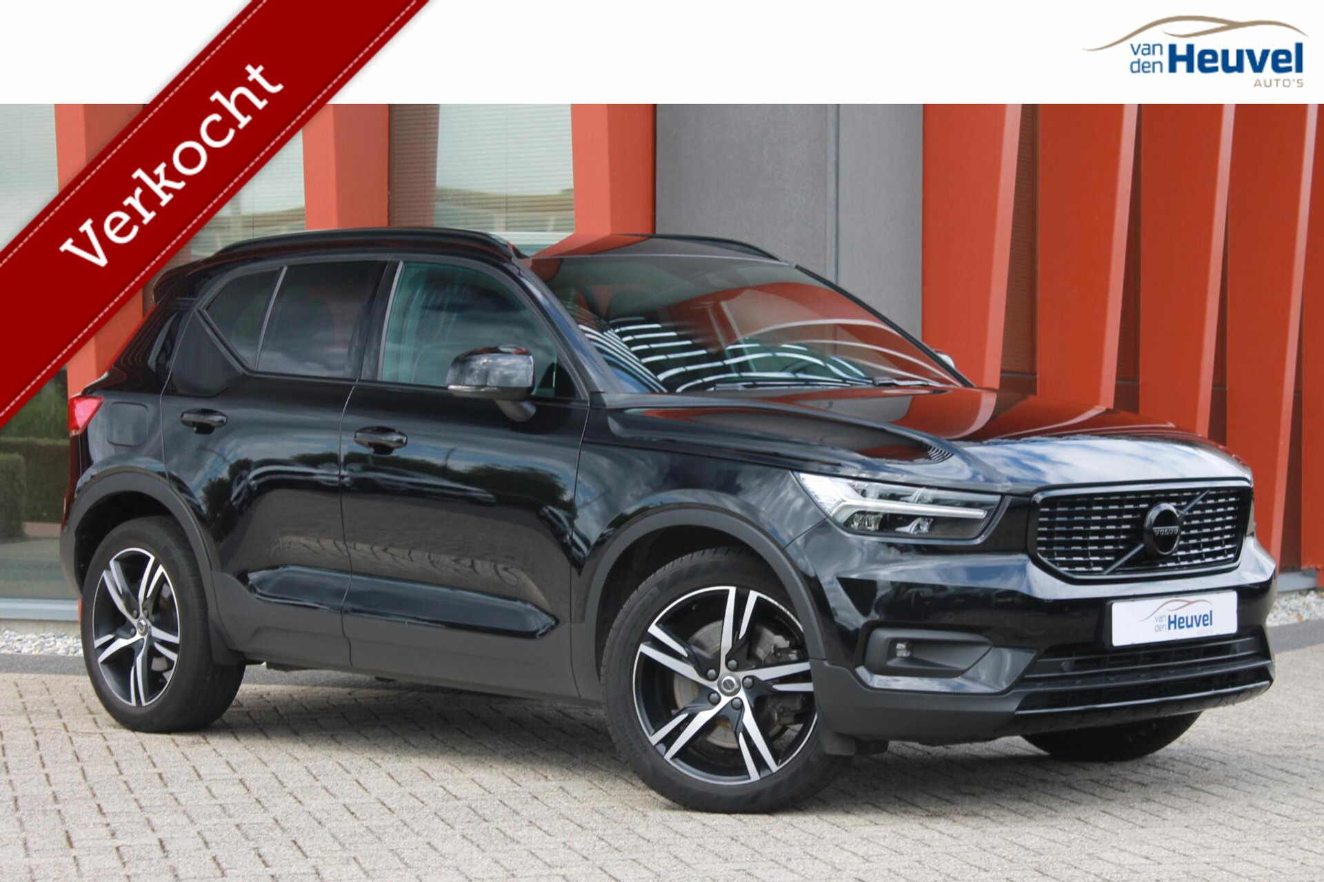 Volvo XC40 T4 Recharge R-Design | Stoelverwarming | Parkeercamera | BLIS | Pilot Assist | Electr. Stoelen | Glossy Black | Keyless 45240622-0.jpg | Van den Heuvel Auto's B.V.
