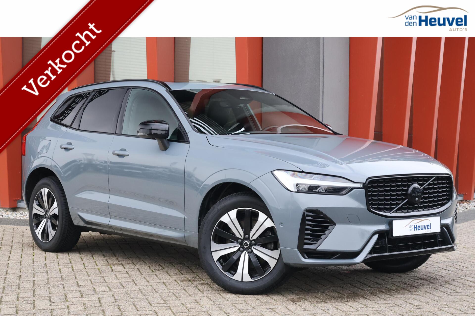 Volvo XC60 T6 Recharge AWD Plus Dark | Panoramadak | 360° Camera | Trekhaak | Pilot Assist | BLIS | Stoelverwarming | Keyless | Glossy Blac 50046292-0.jpg | Van den Heuvel Auto's B.V.